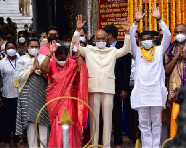 https://www.jagranimages.com/images/newimg/22032021/22_03_2021-president_kovind_in_srimandir_21487805_134213160.jpg