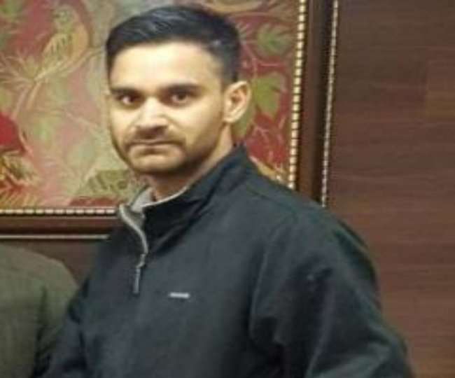 पीडीपी के वहीद उर रहमाना पारा सहित तीन लोगों के खिलाफ अदालत में आरोप पत्र दायर किया।