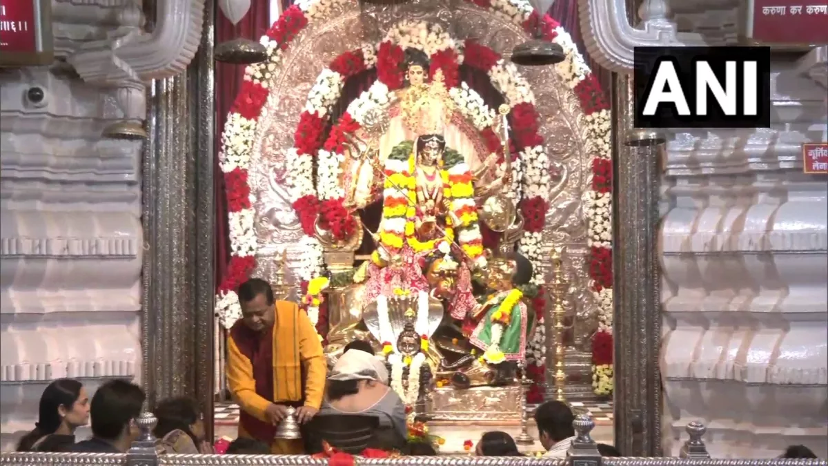Chaitra Navratri 2023: चैत्र नवरात्रि के पहले दिन देशभर के मंदिरों में उमड़ा भक्तों का सैलाब, देखें वीडियो
