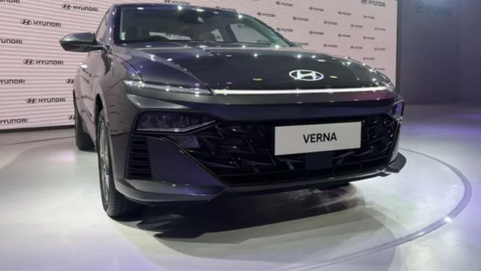 पहले से कितनी बदल गई Hyundai Verna 2023