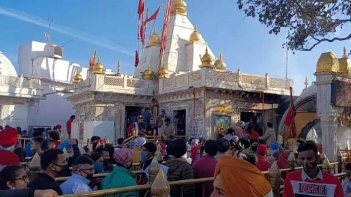 Chaitra Navratri: चैत्र नवरात्र के पहले दिन मां नैना देवी के दरबार में उमड़ी भीड़, 22 घंटे खुला रहेगा मंदिर