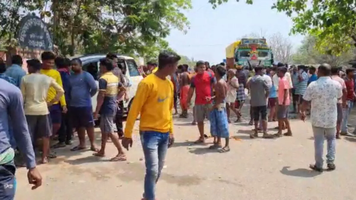 Odisha में दर्दनाक हादसा: कार ने 4 छात्रों को कुचला, 3 की मौत; न्याय की मांग को लेकर लोगों ने सड़क की जाम