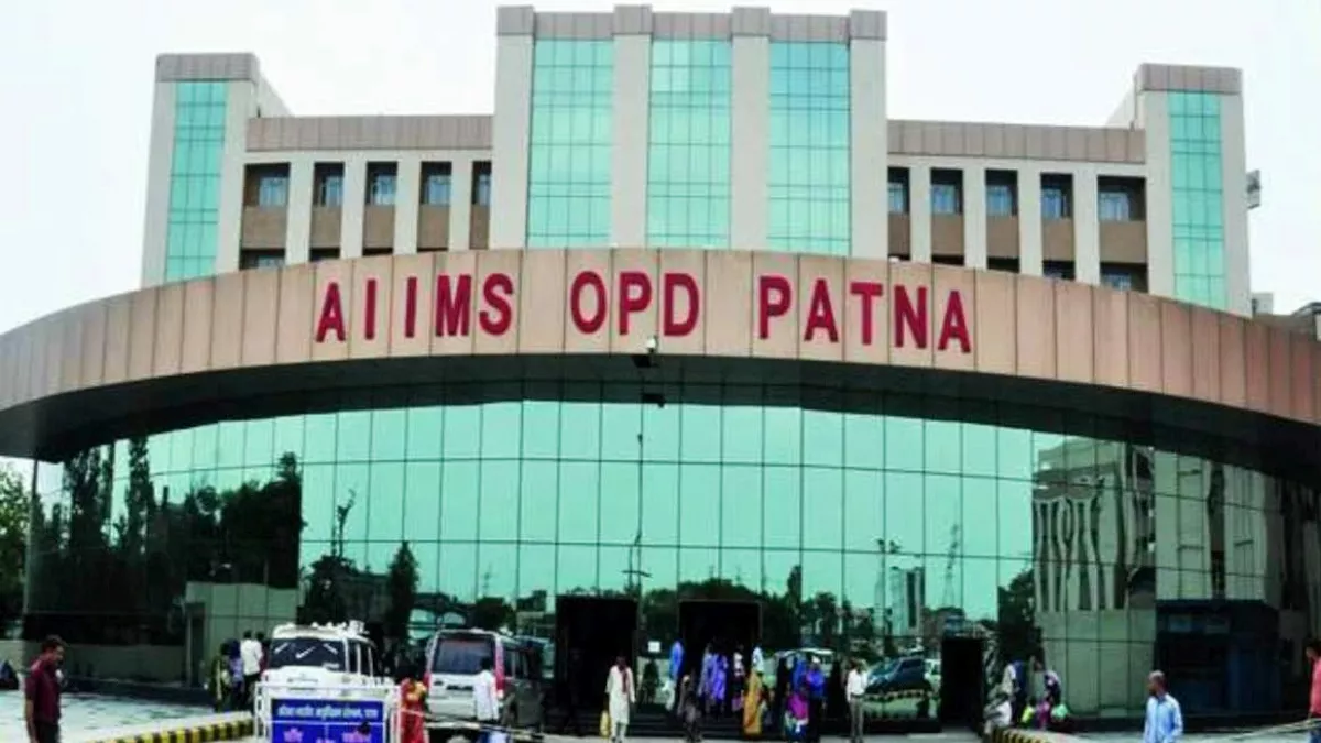 Patna: एम्स में तय डेट पर ऑपरेशन नहीं करने पर डॉक्टर की अंगुली तोड़ी, महिला पुलिसकर्मी सहित दो गिरफ्तार