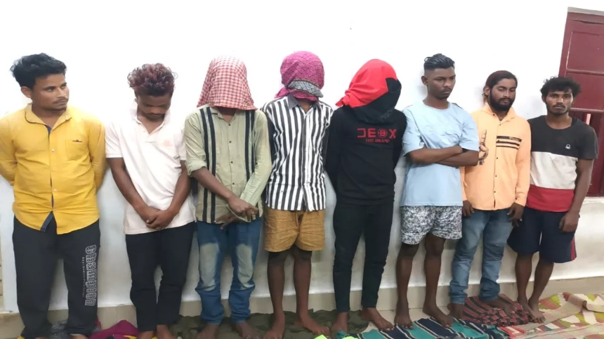 Sambalpur Crime: बुर्ला में पुलिस के हत्थे चढ़े 3 नाबालिग समेत 8 बदमाश, डकैती की बना रहे थे योजना