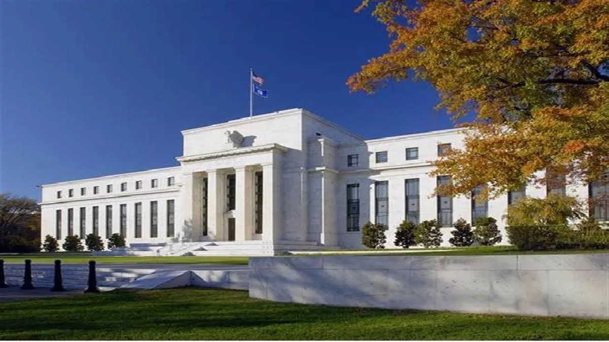 US Federal Reserve: फेडरल रिजर्व ने ब्याज दरों में की 0.25 प्रतिशत की बढ़ोतरी, कहा- 'कुछ और सख्ती संभव'