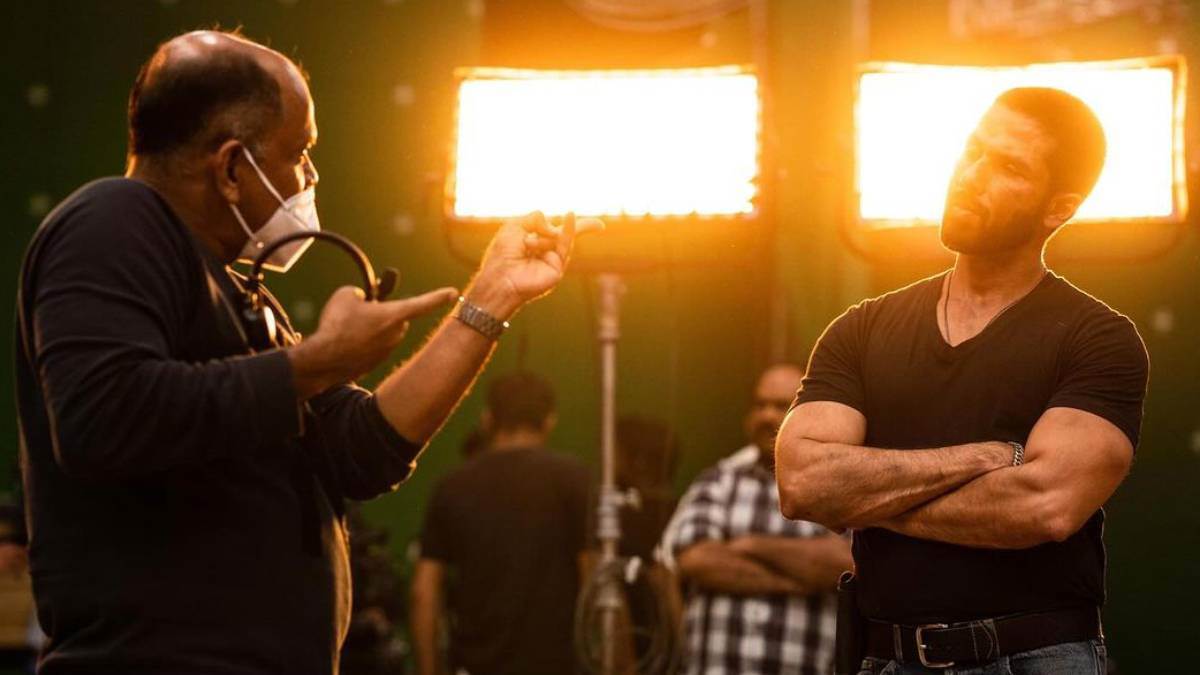 https://www.jagranimages.com/images/newimg/22032024/22_03_2024-shahid_kapoor_at_deva_23680589.jpg