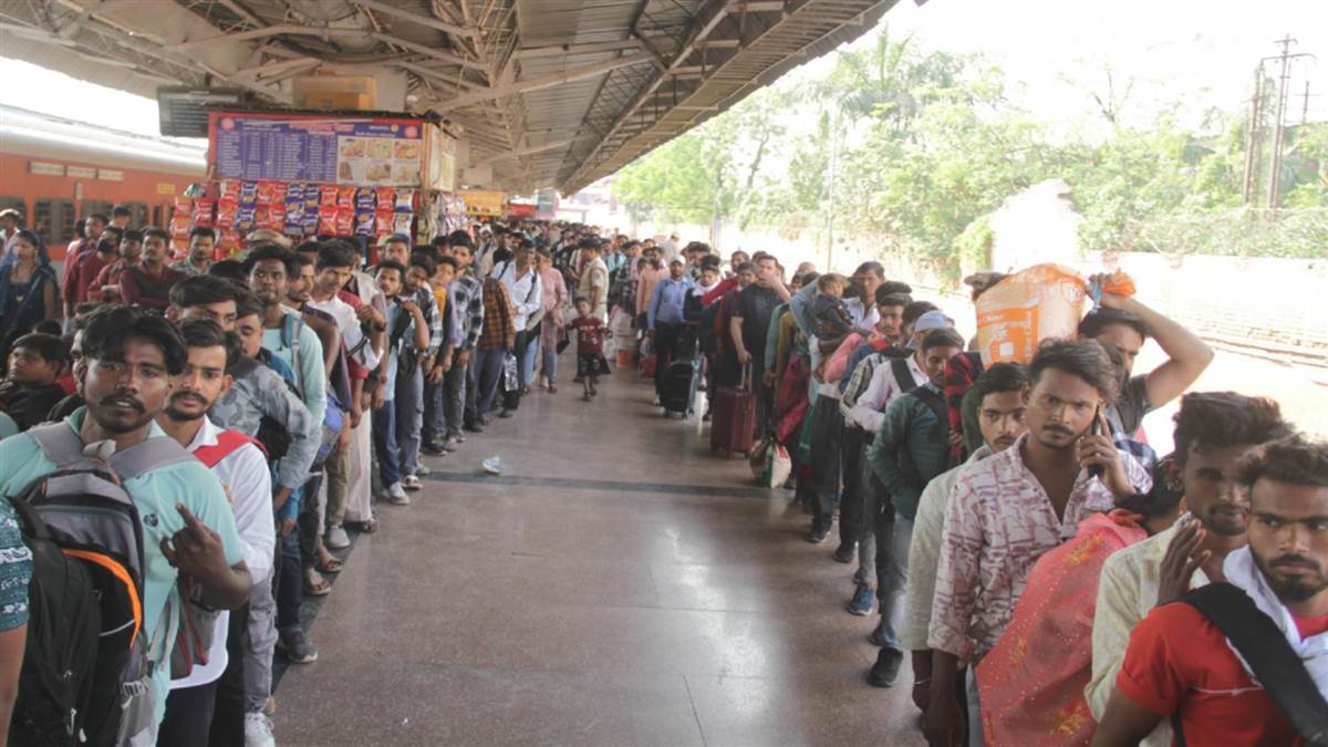 gorakhpur to delhi clone unreserved special train railways decision to ease passenger rush