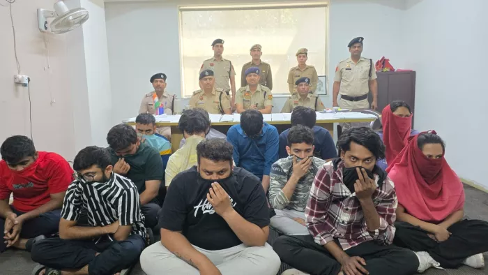 गुरुग्राम से फर्जी कॉल सेंटर का भंडाफोड़।