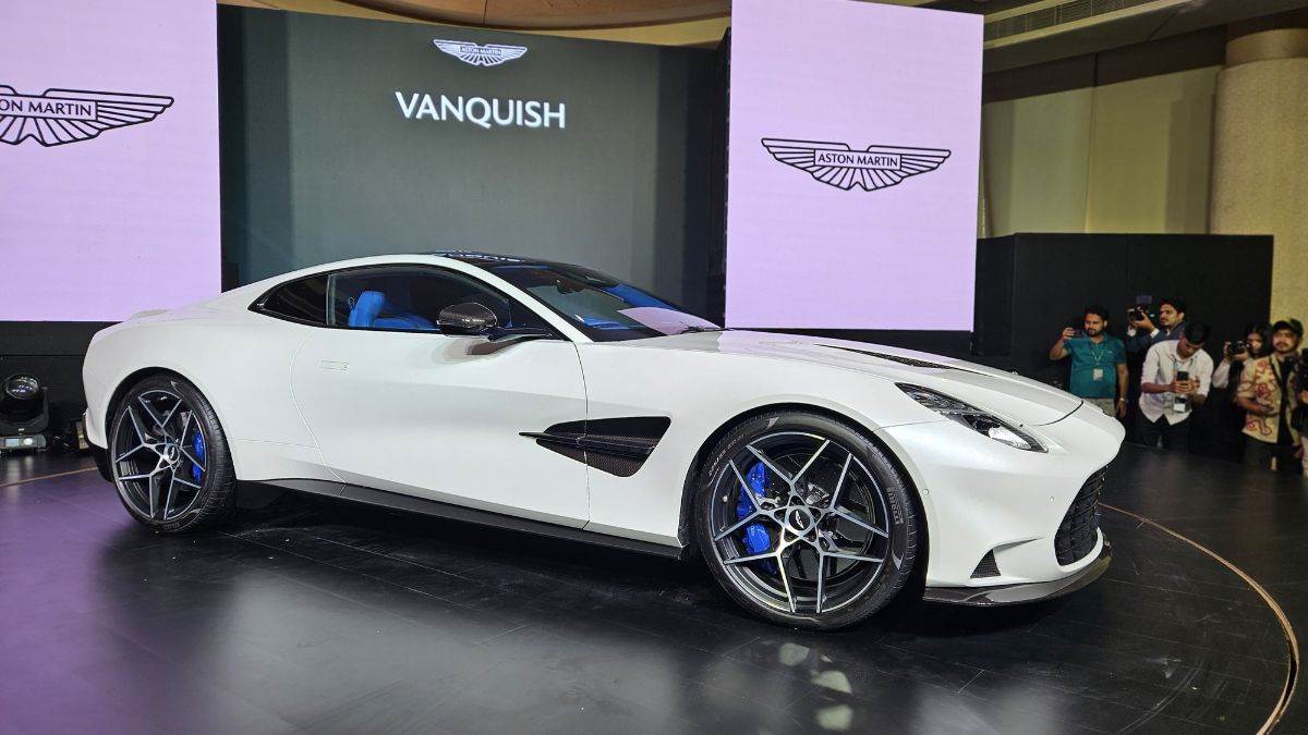 https://www.jagranimages.com/images/newimg/22032025/22_03_2025-aston_martin_vanquish_23904029.jpg