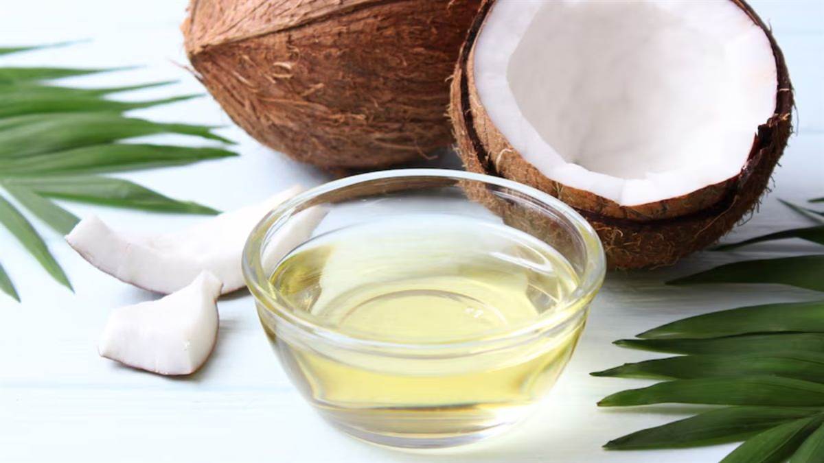 https://www.jagranimages.com/images/newimg/22032025/22_03_2025-coconut_oil_23903896.jpg