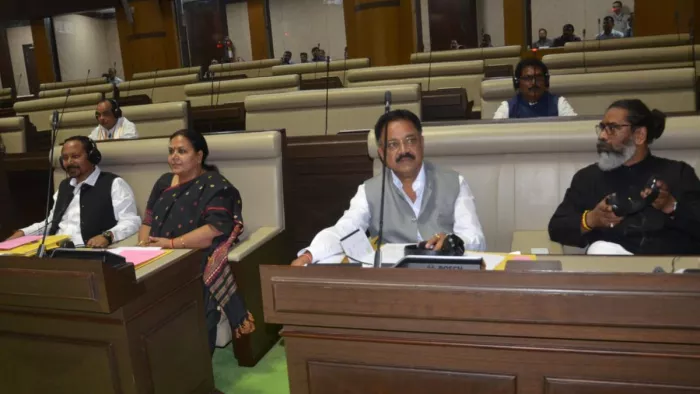 सदन में झारखंड के सीएम हेमंत सोरेन। फ़ोटो- जागरण