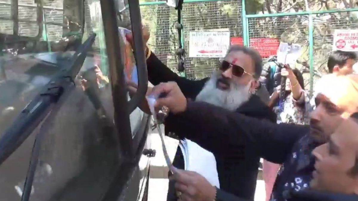 https://www.jagranimages.com/images/newimg/22032025/22_03_2025-himachal_bus_23904310.jpg