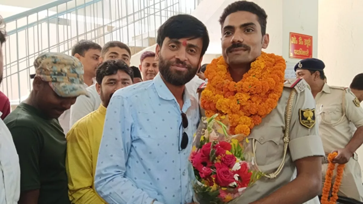 Nawada News: नवादा के इस थाना के थानाध्यक्ष की हो गई विदाई, अधिकारियों ने की जमकर तारीफ