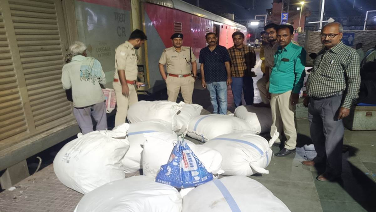 patna news rpf officials recovered poppy seeds from dibrugarh new delhi rajdhani express