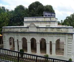 लखनऊ के श्मशान घाटों और कब्रिस्तान में बढ़ाए गए इंतजाम।