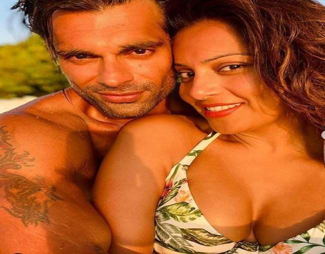 करण सिंह ग्रोवर और बिपाशा बसु एक-दूसरे की पोस्ट पर अक्सर कमेंट करते रहते हैंl