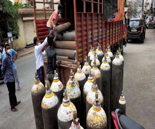 आक्सीजन की कमी पर अस्पताल प्रबंधन के हाथ पैर फूल गए।