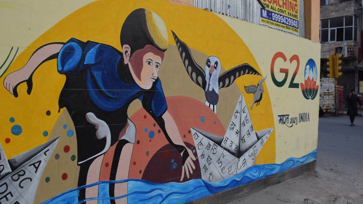 Walls decorated with attractive paintings Municipal Corporation of