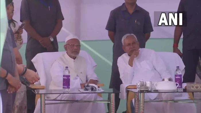 ईद के मौके पर गांधी मौदान पहुंचे नीतीश कुमार, बोले- हम सभी धर्म को मानने वालों का करते हैं सम्मान