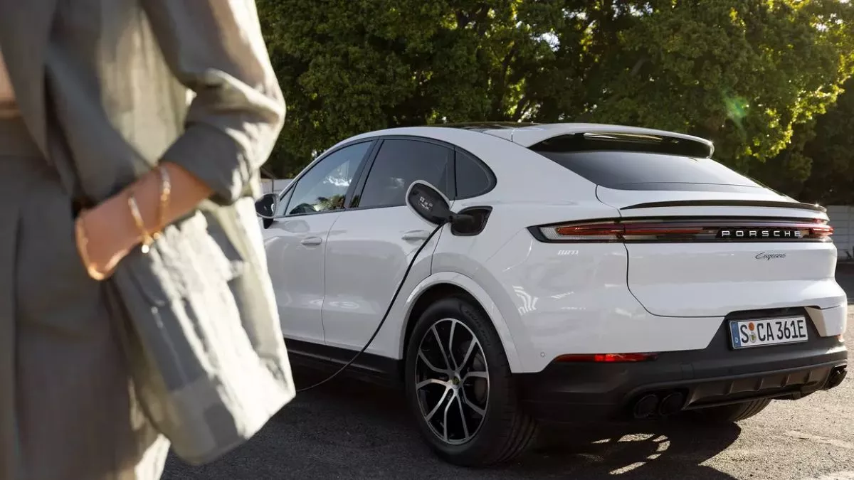 Porsche Cayenne facelift हुई लॉन्च, मात्र 3.3 सेकेंड में पकड़ती है 100 की रफ्तार