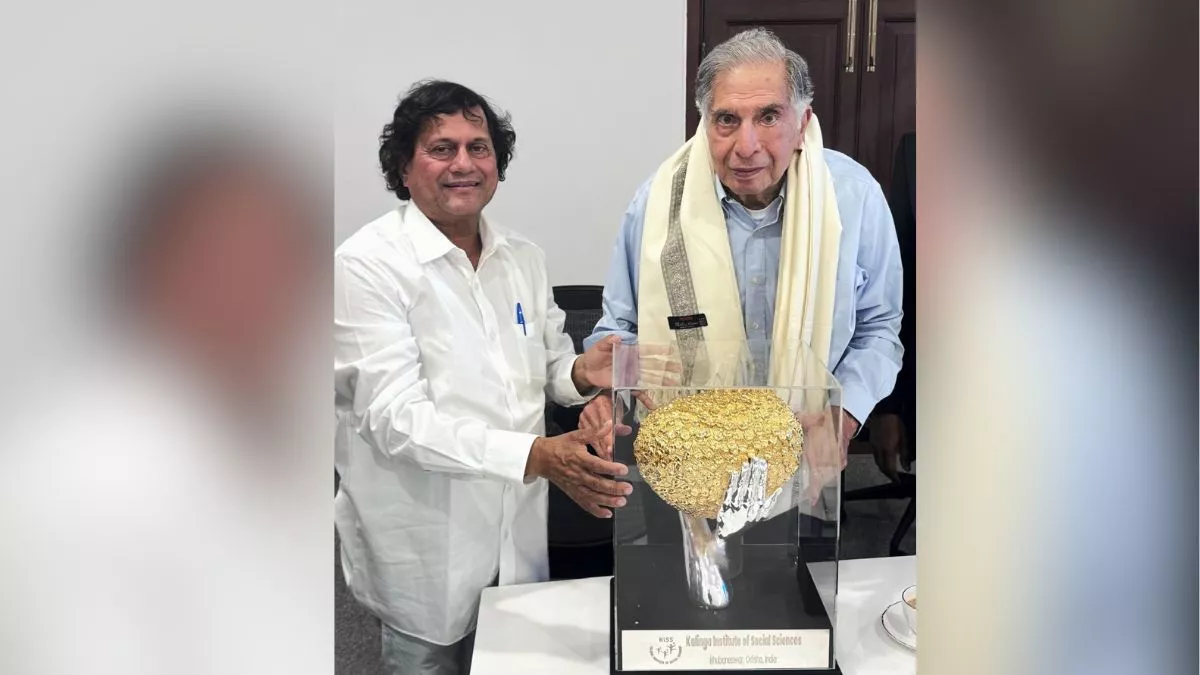 Ratan Tata- KISS मानवतावादी सम्मान 2021 से सम्मानित हुए रतन टाटा, मुंबई में आयोजित हुआ था समारोह