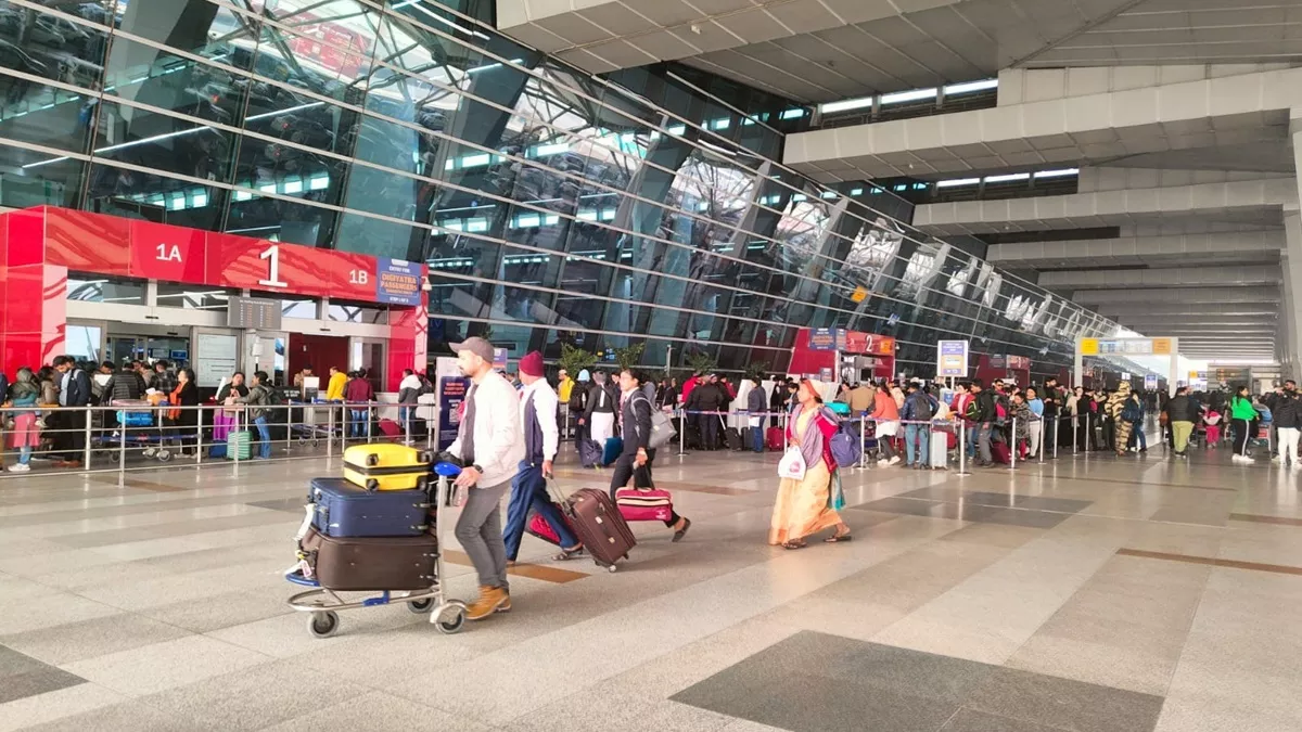 दिल्ली एयरपोर्ट पर अमेरिकी यात्री के बैग से मिला ऐसा सामान, जिससे चली जाए किसी की भी जान