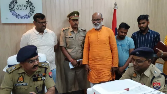 Ghazipur News: 99 हजार रुपये के नकली नोट के साथ तीन गिरफ्तार