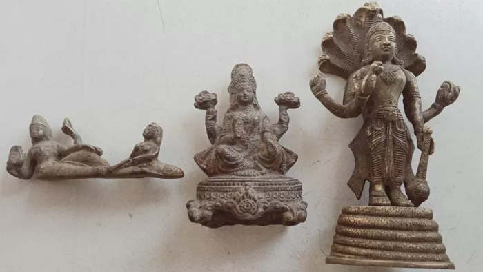 गुरुग्राम के एक गांव में मिली 400 साल पुरानी तीन मूर्तियां।