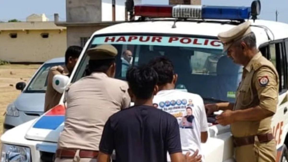 Hapur News: खेत में पड़ा मिला व्यक्ति का शव, हत्या की आशंका