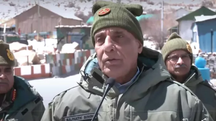Rajnath Singh in Ladakh: रक्षामंत्री राजनाथ सिंह ने किया सियाचिन दौरा।
