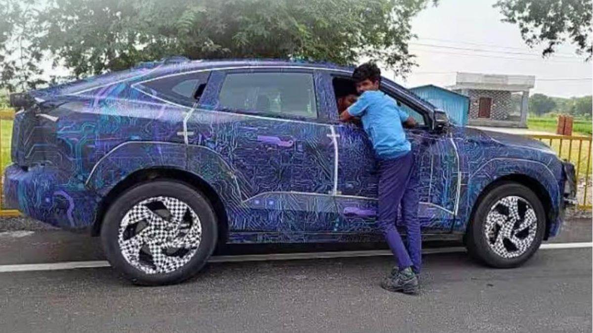 mahindra xuve9 spoted with new alloys check details