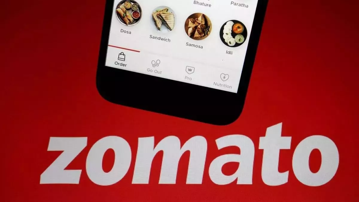 ZOMATO ने बढ़ाई प्लैटफॉर्म फीस, अब खाना मंगाना हुआ महंगा ZOMATO increased platform fees, now ordering food becomes expensive Online Food Delivery