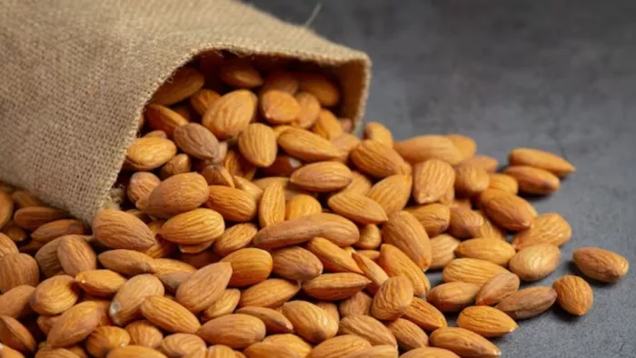 Almond Benefits: रोजाना बादाम खाने से हार्ट रहेगा हेल्दी (Picture Courtesy: Freepik)