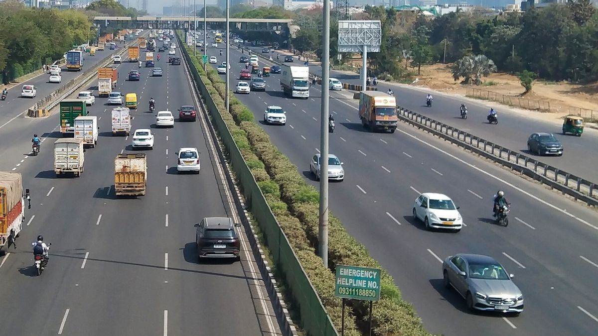 https://www.jagranimages.com/images/newimg/22042025/22_04_2025-delhi_mumbai_expressway__2_23923315.jpg
