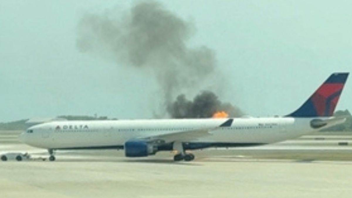https://www.jagranimages.com/images/newimg/22042025/22_04_2025-delta_plane_23923309.jpg