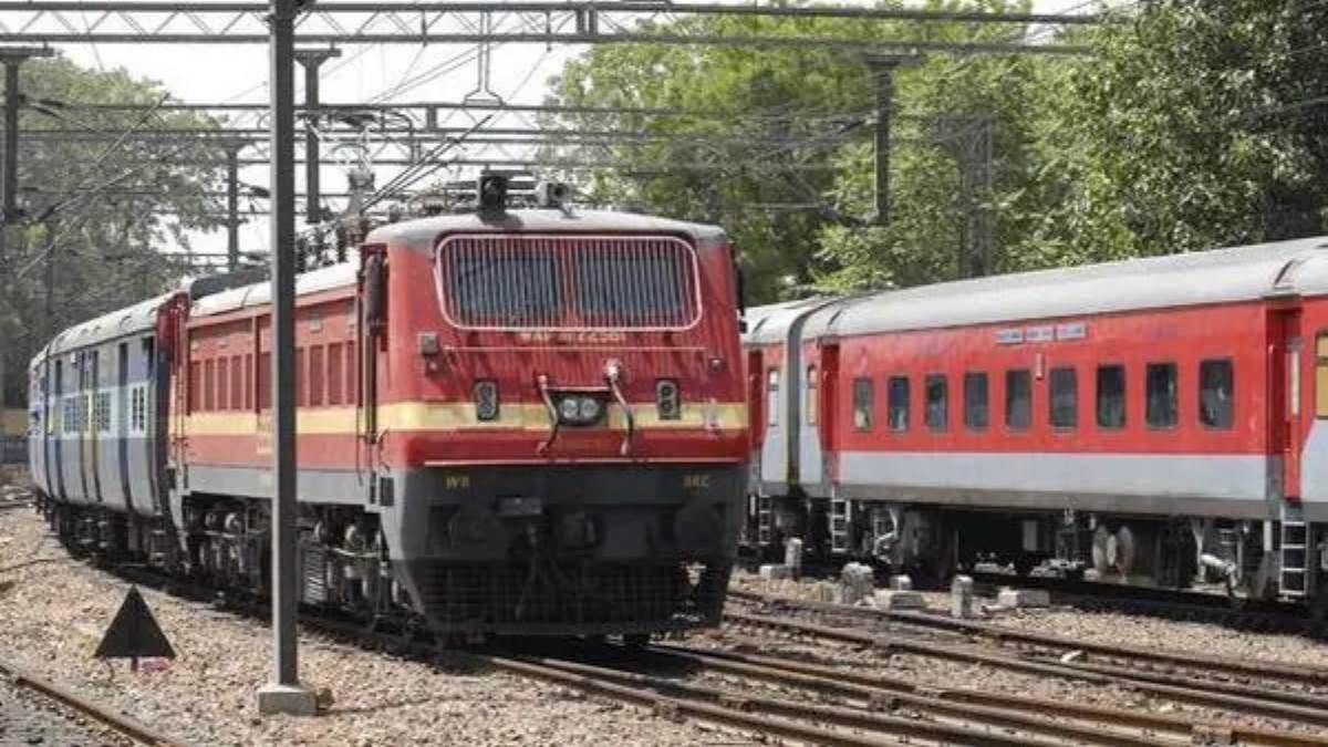 dhanbad lokmanya tilak mumbai special train sleeper and general coach booking starts june17