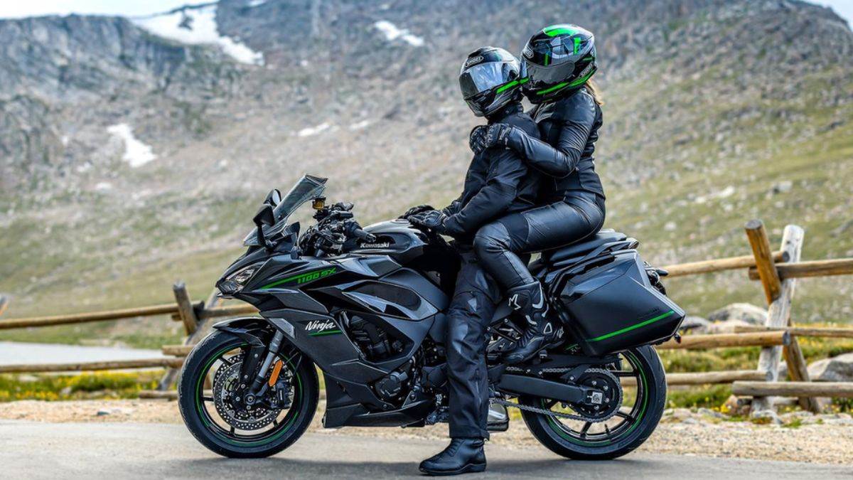 https://www.jagranimages.com/images/newimg/22042025/22_04_2025-kawasaki_bikes_discount_23923522.jpg