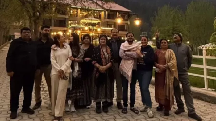 पहलगाम आतंकी हमला - एक साथ घूमने गए 11 लोग। - स्वजन
