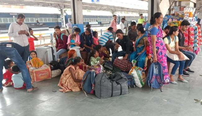 wrong fielding on coach indication board in muzaffarpur creates chaos again