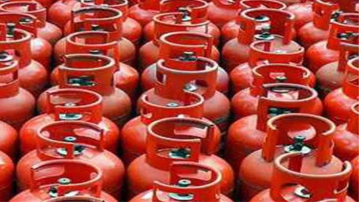 उज्ज्वला लाभुकों के लिए बड़ी खबर : 12 सिलेंडरों की रिफिलिंग कराने पर दो सौ रुपये गैस सब्सिडी