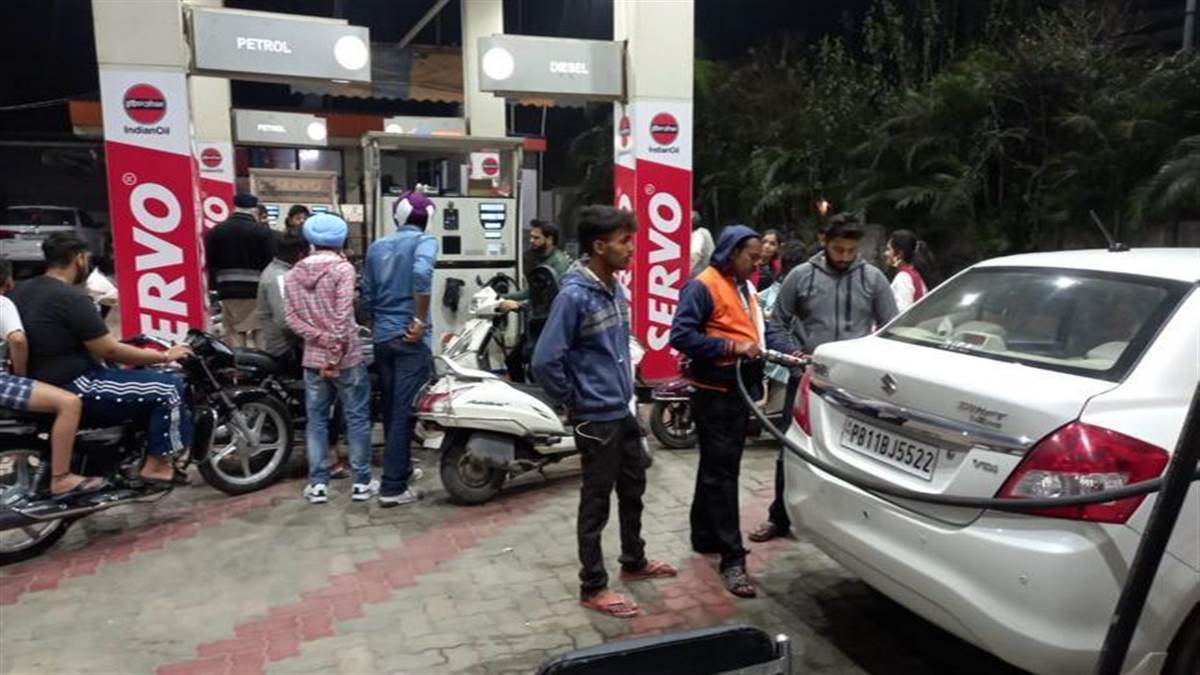 Ludhiana Petrol Diesel Price: आम जनता काे माेदी सरकार ने पेट्राे पदार्थाें की कीमताें में कटाैती कर दी राहत।
