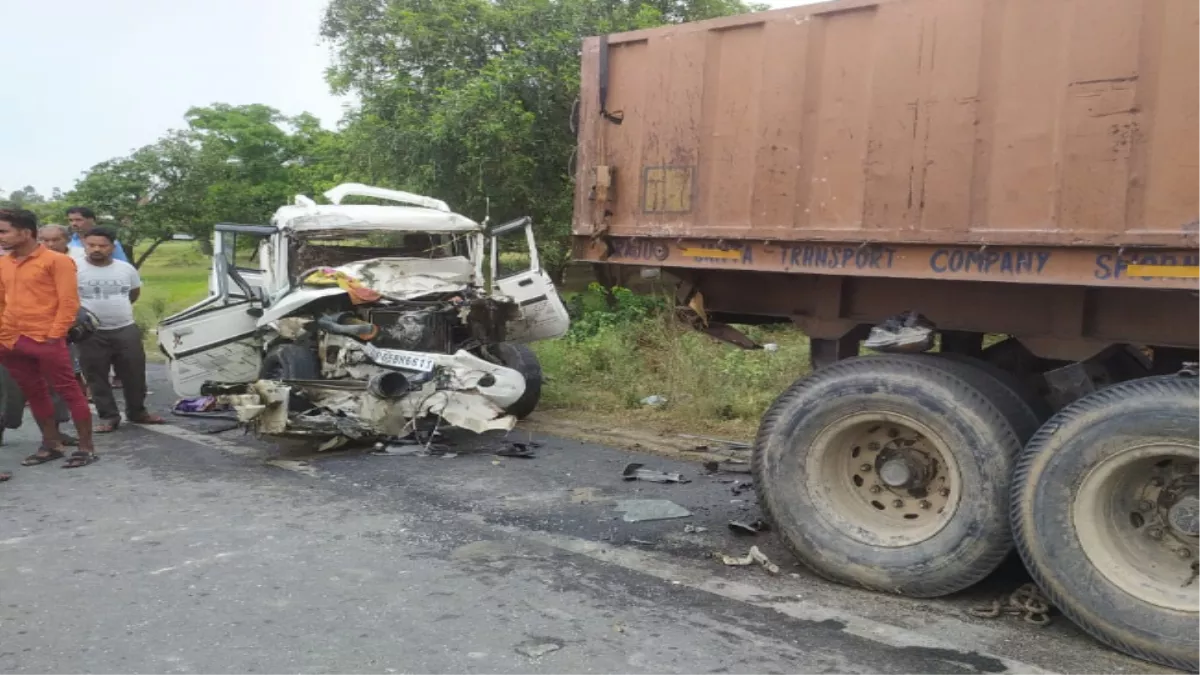 Siddharthnagar Road Accident: सिद्धार्थनगर में बड़ा सड़क हादसा, ट्रक से टकराई बरातियों से भरी बोलेरो- सात की मौत
