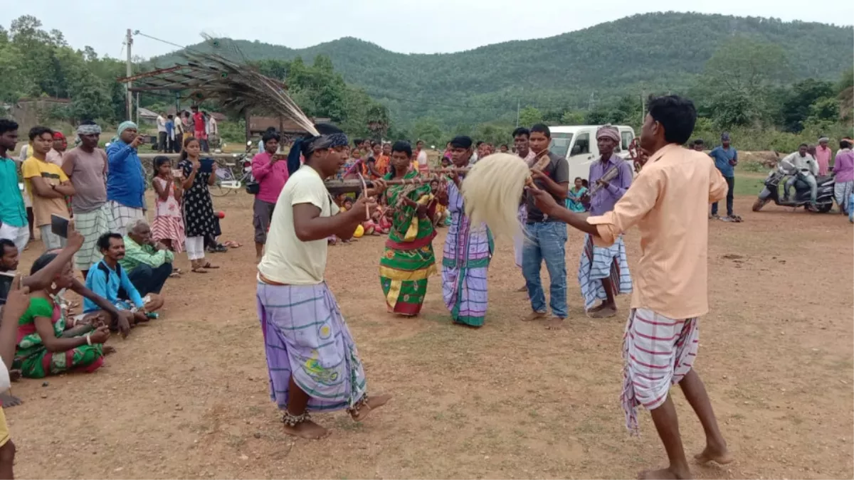 Jamshedpur News : तालसा बुरू सेंदरा में आदिवासियों ने जंगल में नहीं किया शिकार, जानें कारण