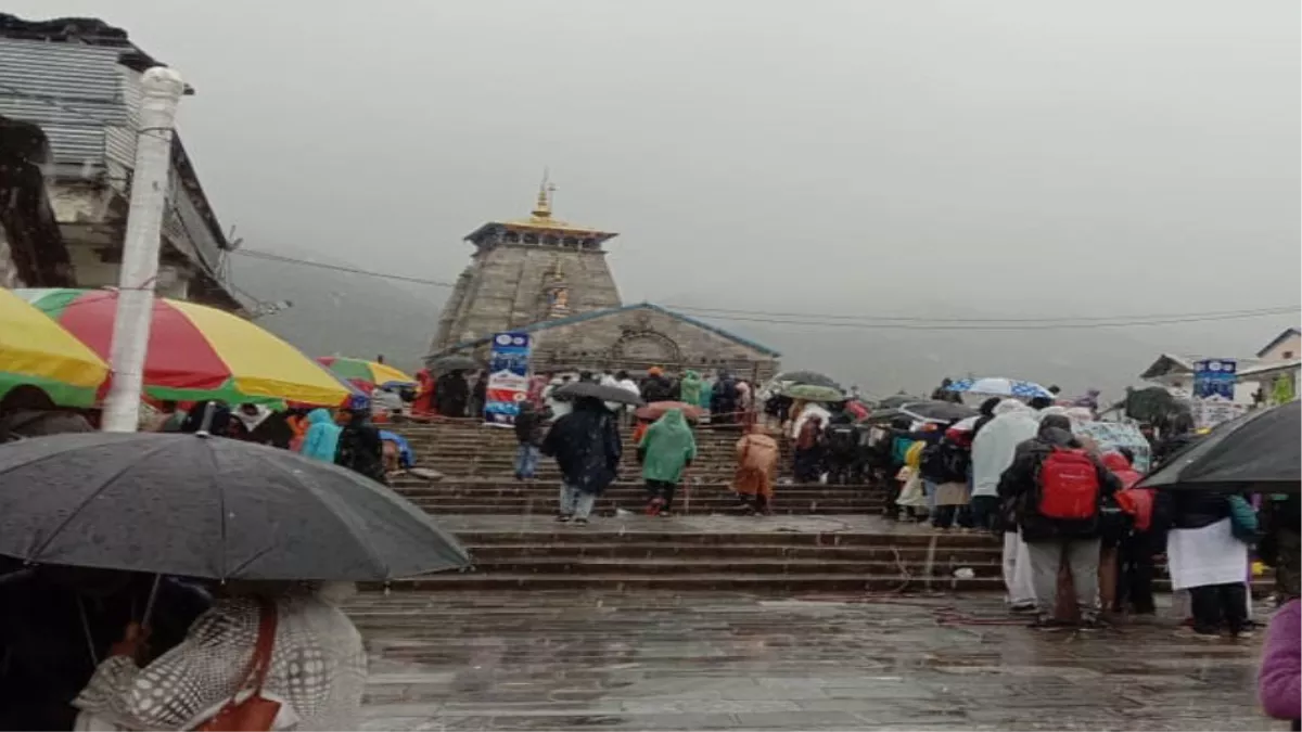 Uttarakhand Weather Update : उत्‍तराखंड में बदला मौसम का मिजाज, केदारनाथ में बर्फबारी, कई जिलों में बारिश की हल्‍की बौछार से राहत