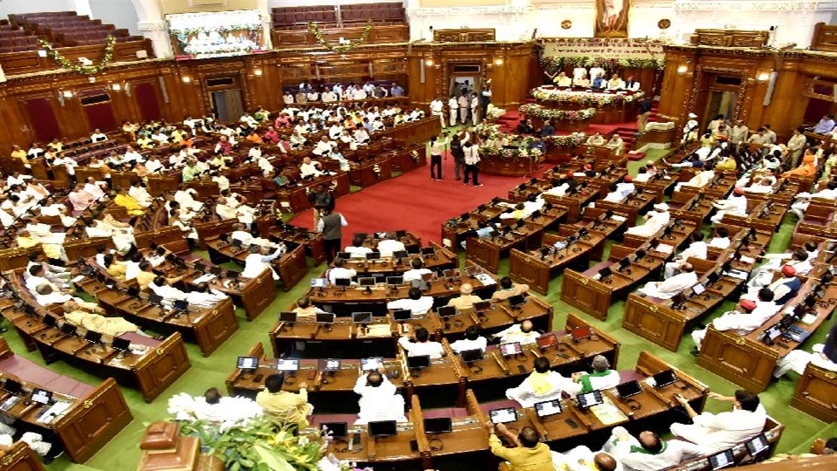UP Budget Session 2022: यूपी विधानमंडल का बजट सत्र आज से, राज्यपाल के  अभिभाषण से होगी शुरुआत; हंगामा होने के पूरे आसार - UP Budget Session 2022  UP Legislature Budget session will