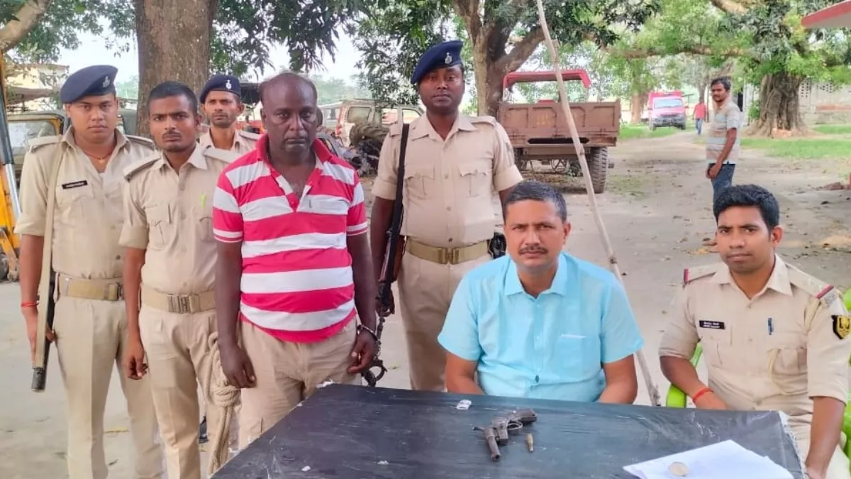 Bihar: अररिया में पुलिस-STF की छापेमारी में लूटकांड का अपराधी गिरफ्तार, कार्रवाई के दौरान टीम पर चलाई गोलियां