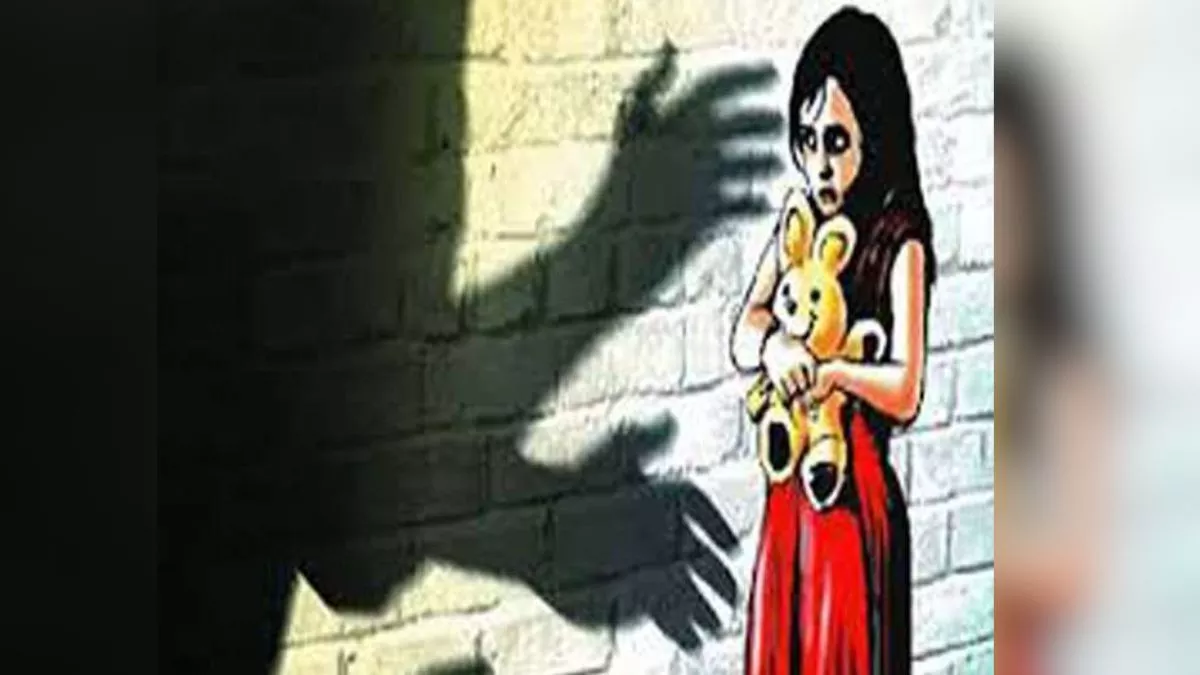 Maharajganj News: बच्ची के साथ गंदी हरकत करने वाली अज्ञात शिक्षक के खिलाफ FIR, खंगाले गए CCTV फुटेज