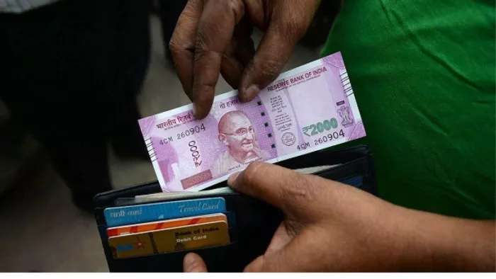 2000 Rupee Note- अगर घर पर बदलवाना है नोट तो जरूर जाने इसका तरीका