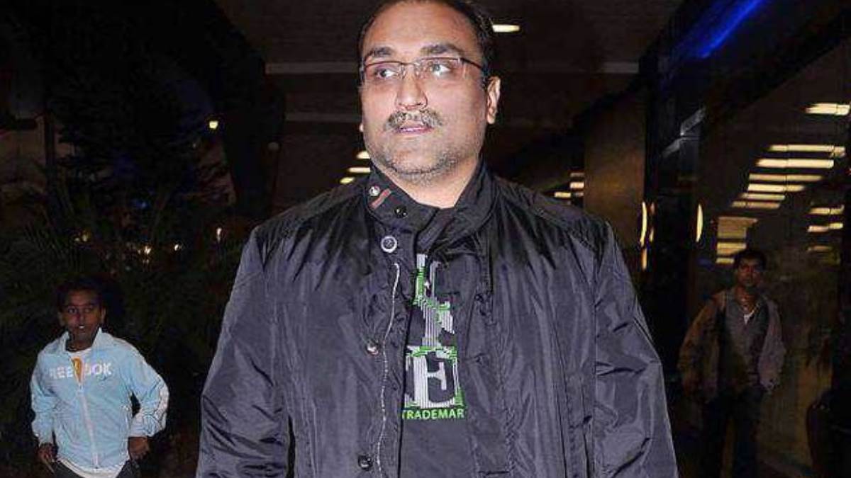 abhishek bachchan revealed aditya chopra always carry a diary of his work at the romantics