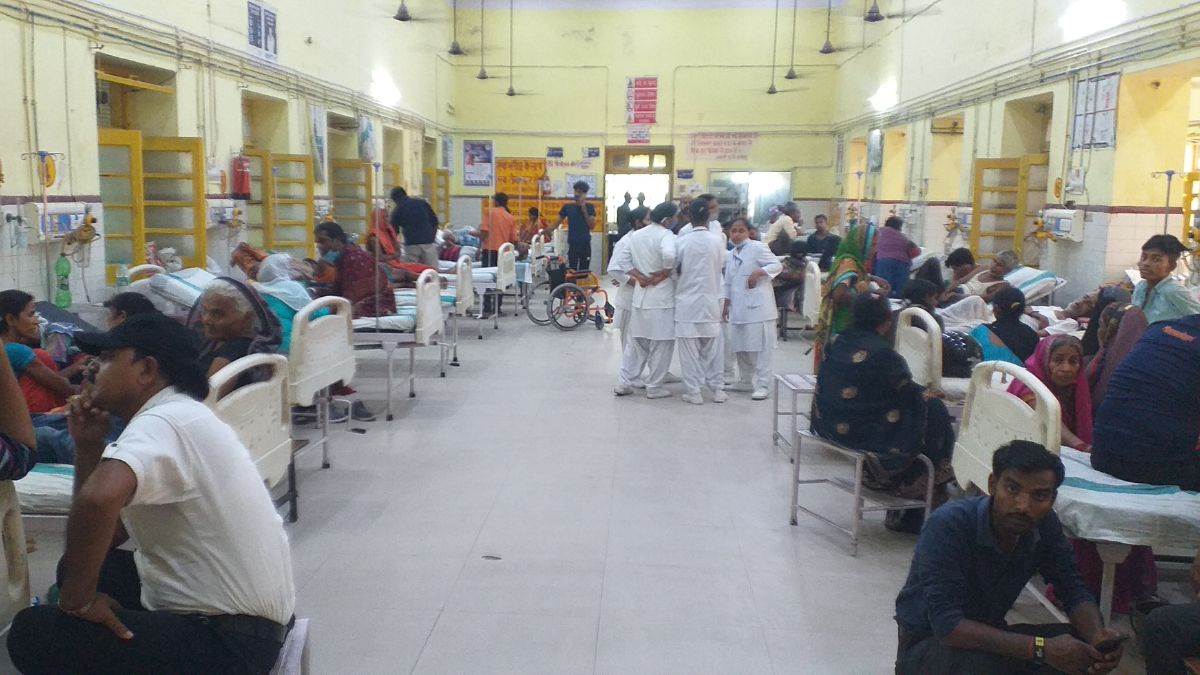 up weather severe heat wave in rae bareli child ward of district hospital full 55 people including 35 children suffering from vomiting and diarrhea